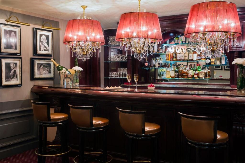 هتل رویال منوتل